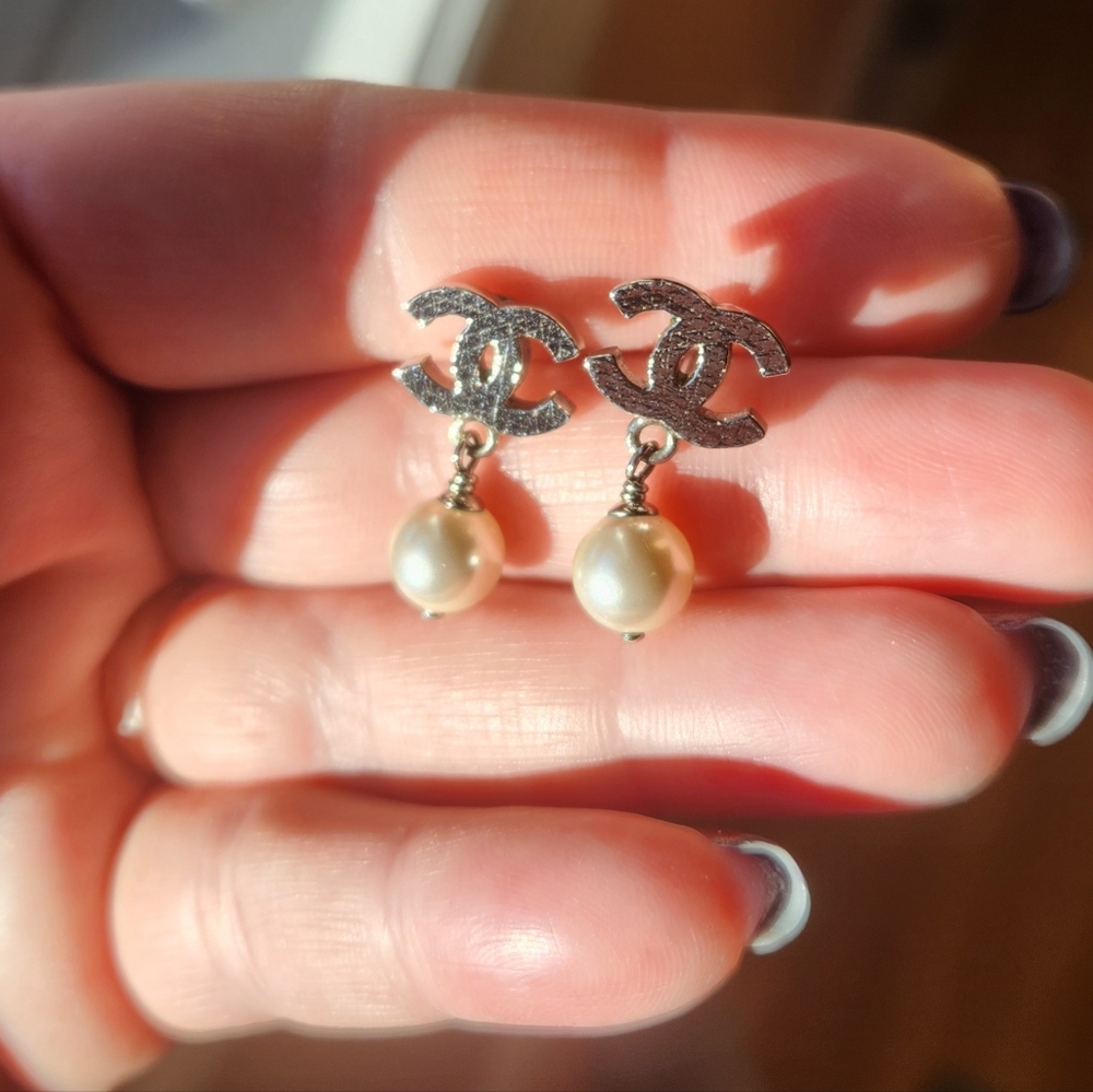 Chanel Drop Pearl Earrings - Picture 3 of 4